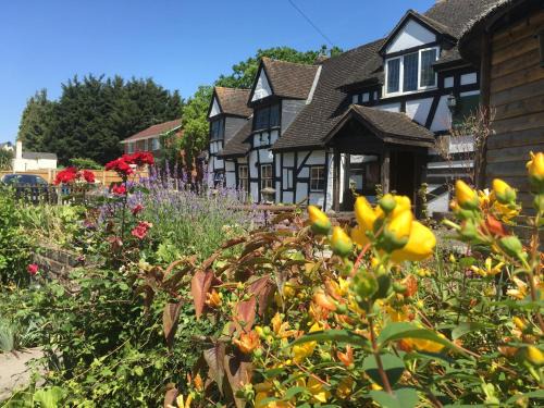 Quedgeley Hotel | The Thatch Inn