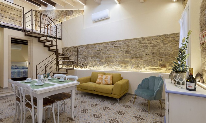 Alghero City Centre Apartment | The Theater Suite: Comfort, Position and lots of Light