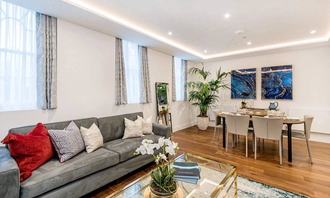 Queen's Gate Apartment | The Theodore Suite - Close to Kensington Palace