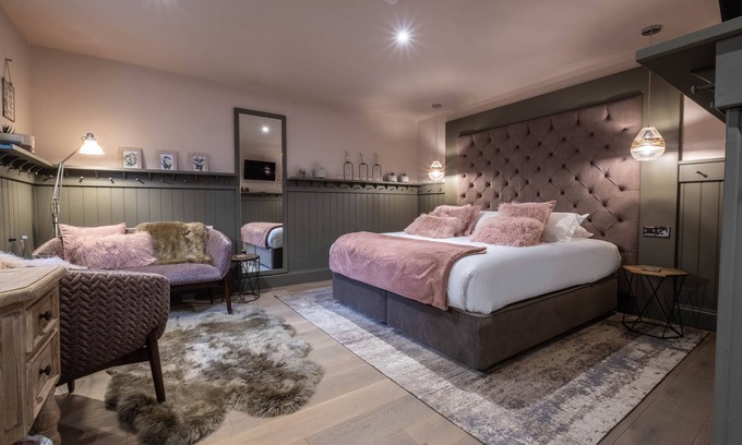 Woodditton Hotel | The Three Blackbirds