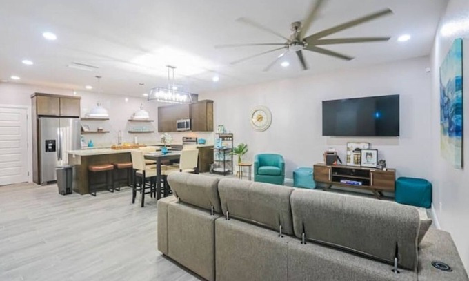 McAllen House | The Tiffany-New TownhousenSleeps 6, 3-Bedrooms-2 1/2 Baths, Open Concept, Comfy