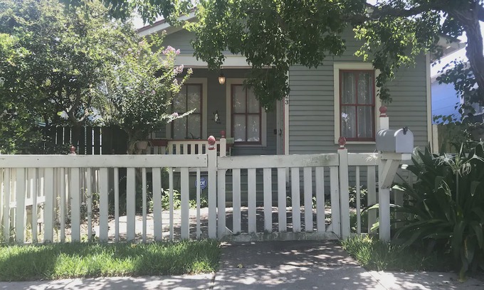 Galveston House | The tiki cottage by the sea