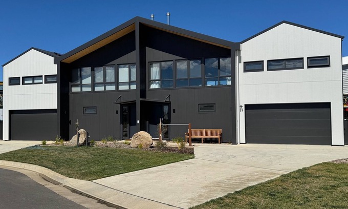 Jindabyne House | The Timber House: Modern Chalet Charm with Sustainable Luxury