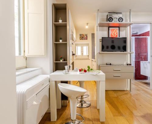 Rione Duomo Apartment | The Time Traveler's Den studio-apartment