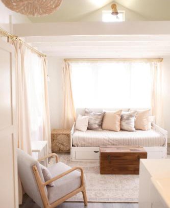 Norman House | The Tiny House 2KingBds Quaint Retreat OR Campus