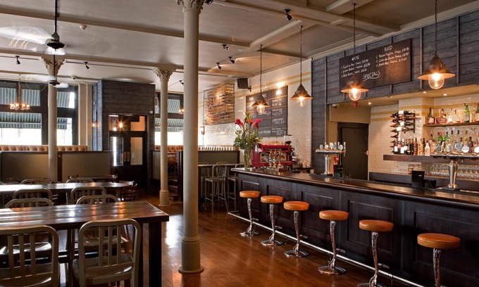 Kennington Hotel | The Tommyfield