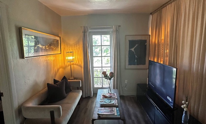 Northeast Miami Apartment | The Topaz Apartment @LASOCIAL, Paking & Breakfast