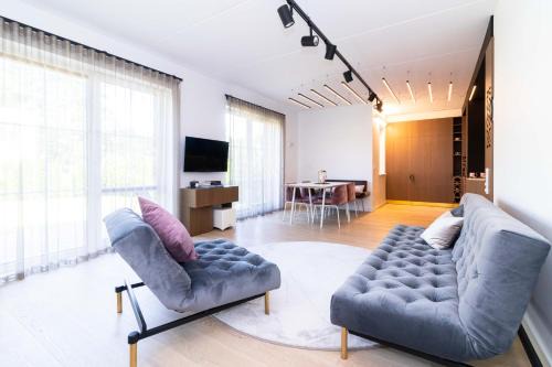 Klaipeda Apartment | The Tourist 2BD/2BH APT, terrace+parking, by Cohost