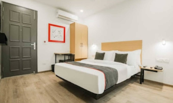 Pashim Vihar Hotel | The Town House