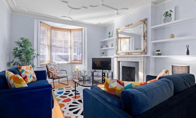 Montpelier House | The Townhouse By My Getaways Free Parking