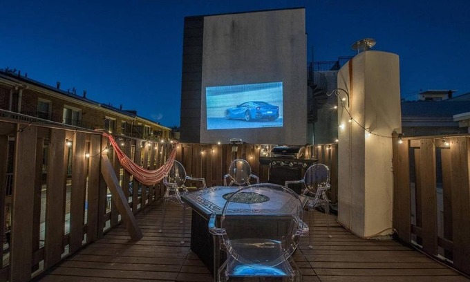 Southwark Apartment | The Tree House Queen Village with Hot Tub