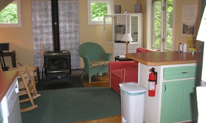 Peaks Island Cottage | The Treehouse - Charming Pet-Friendly Peaks Island Maine Cottage