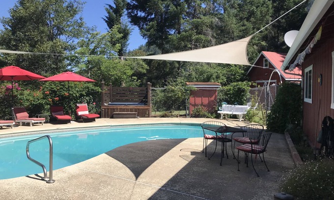 Willow Creek House | The Trinity River Rose vacation home, with saltwater pool and hot tub