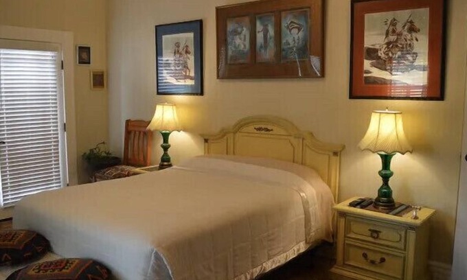 Downtown Tucson Hotel | The Tucson Room-Within Walking distance to all bars/Restaurants/Shops
