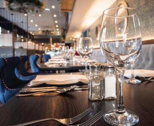 Airdrie Hotel | The Tudor Hotel
