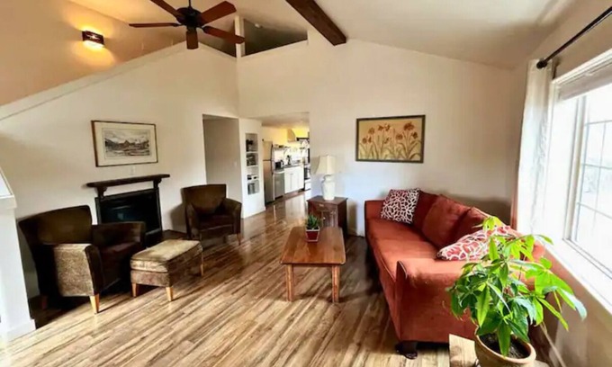 Tumalo House | The Tumalo Guest House - Centrally located for all Central Oregon Activities!