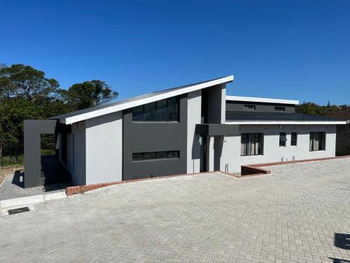 Beacon Bay House | The Twin Villas Guest House