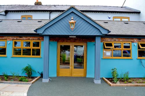 Long Lane Bed & Breakfast | The Ugly Duckling