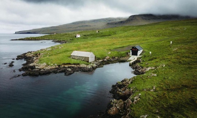 Faroe Islands House | The Ultimate Fjord-side Getaway