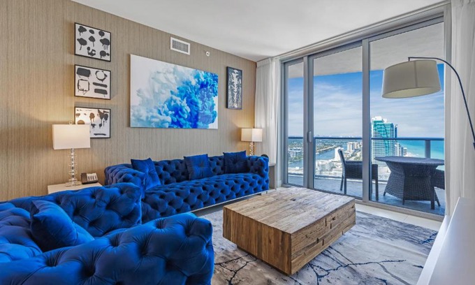 Hollywood South Central Beach Apartment | The Ultimate Resort - BEACHFRONT 2 BEDROOM APARTMENT WITH DIRECT OCEAN VIEW, ROOFTOP POOL, HOT TUB AND GYM