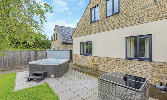 Middlezoy Cottage | The ultimate spacious and modern two storey cottage.