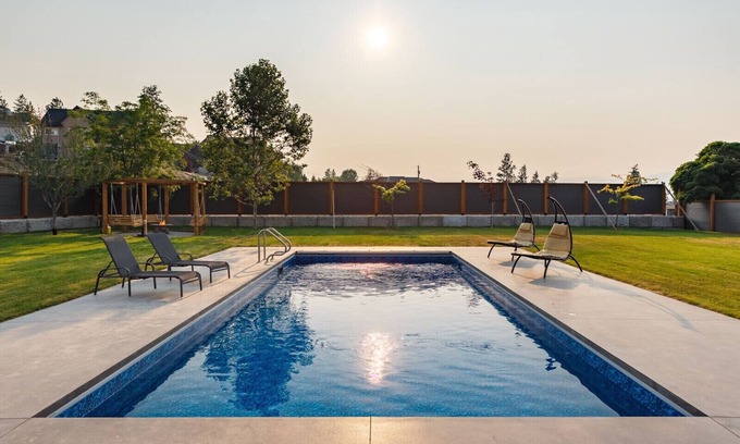 Southwest Mission House | The Upper Mission Estate with private pool & backyard