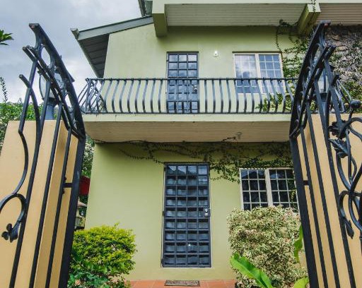 Maracas Bed & Breakfast | The Valley Oasis Inn