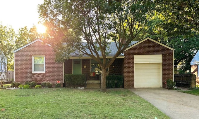 Turner Park House | The Vandalia House - Midcentury Rodeo Meets Midtown, University of Tulsa, and Expo Center