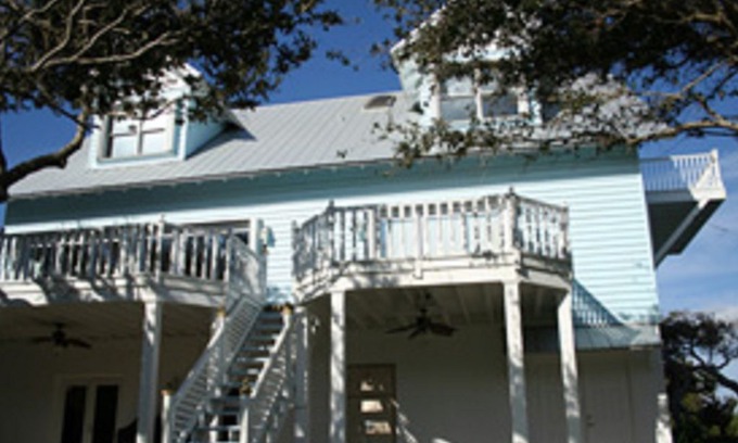 North Beach House | The Vero Beach Blue House is your ultimate Vero Beach Vacation destination.