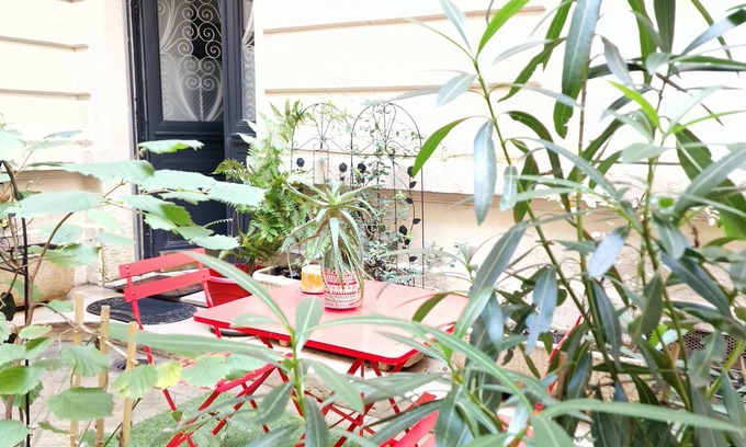 8th Arrondissement Apartment | The Very Chic appartement in Triangle d'Or 75008 Paris