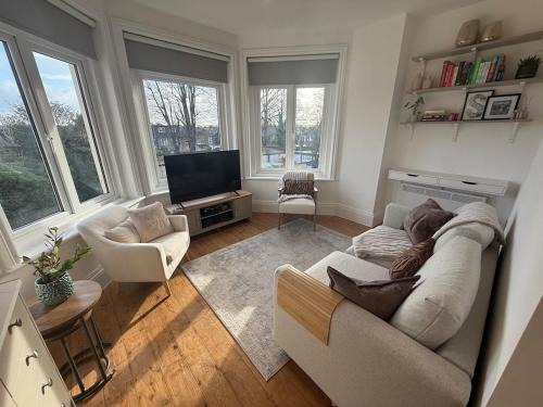 Surbiton Hill Apartment | The Victorian Apartment