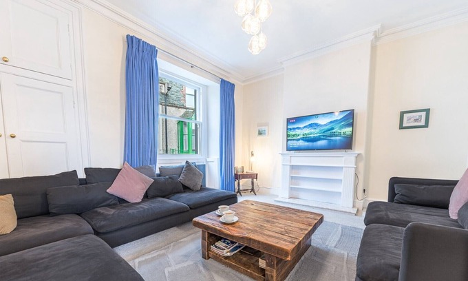 Keswick Apartment | The View, is a large 3 bedroom town centre property with lots of character and period features.