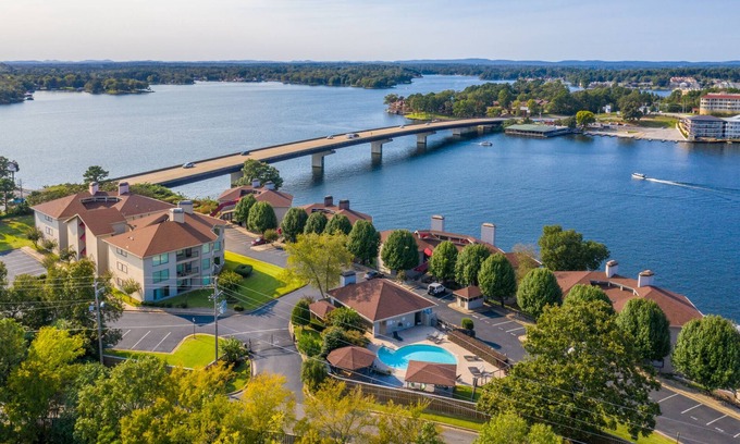 Lake Hamilton Condo | The View on Lake Hamilton w/Boat Slip