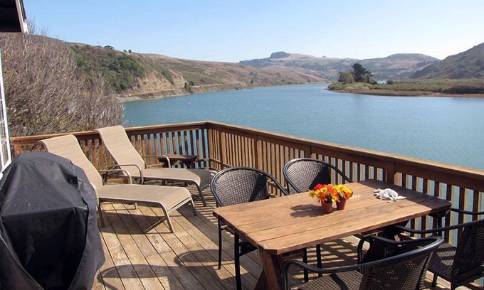 Jenner House | The Viking House-Charming Riverfront Home Breathtaking Views Amenities Starlink