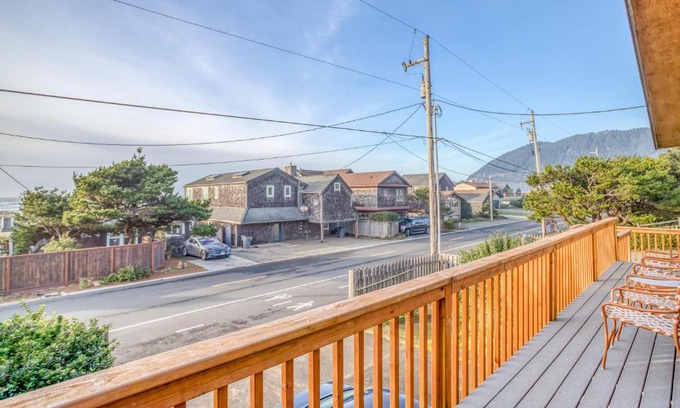 Manzanita House | The Viking MCA 410 - Meredith Lodging