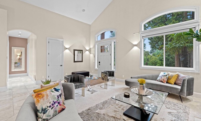 Bellevue Villa | The Villa – A Grand Tuscan-Inspired Experience in Bellevue