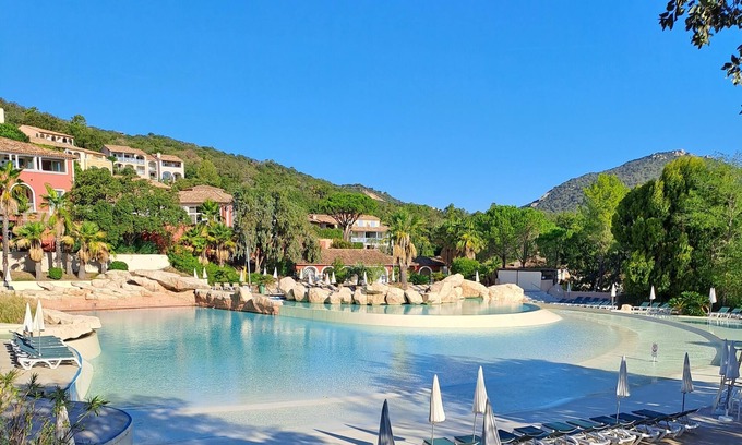 Les Restanques Villa | The villa Charles in holiday residence in the heart of the golf of saint tropez