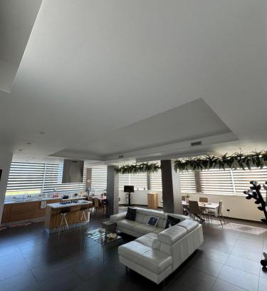 Municipio 2 Apartment | The Villa Pool & Relax