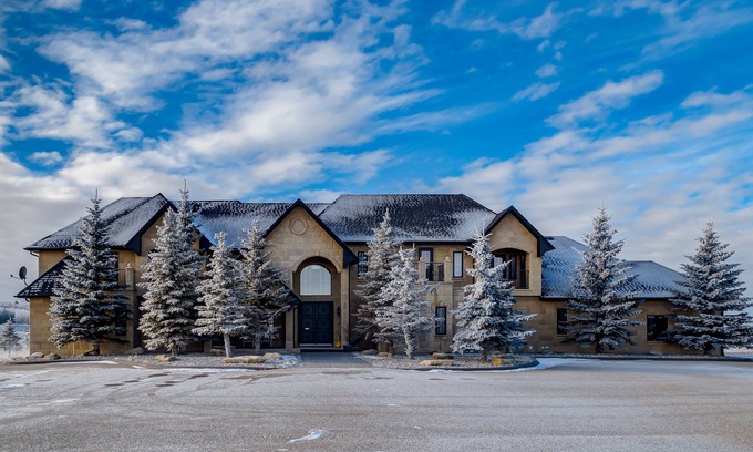 Calgary Villa | The Villa with a View