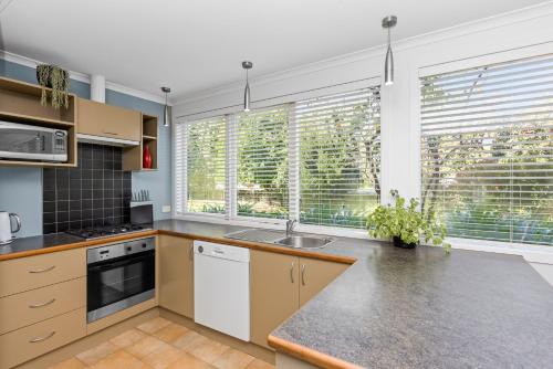 Anderson Park Apartment | The Village Apartment, just steps to the Village shops, bars and restaurants