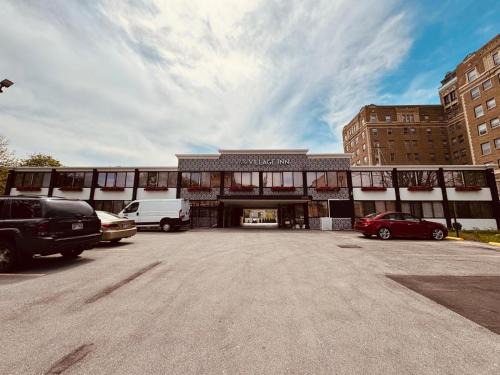 Milwaukee Hotel | The Village Inn Hotel