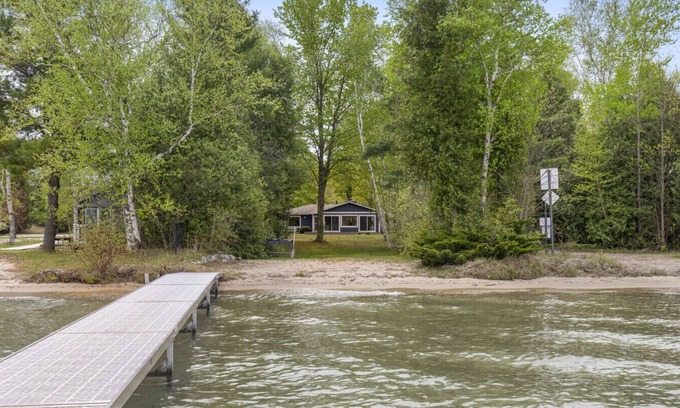 Frankfort House | The Vine House on Crystal Lake