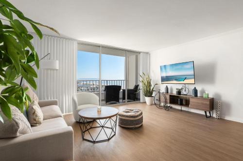 Wilshire Montana Apartment | The violet-Santa Monica highrise beach front&view