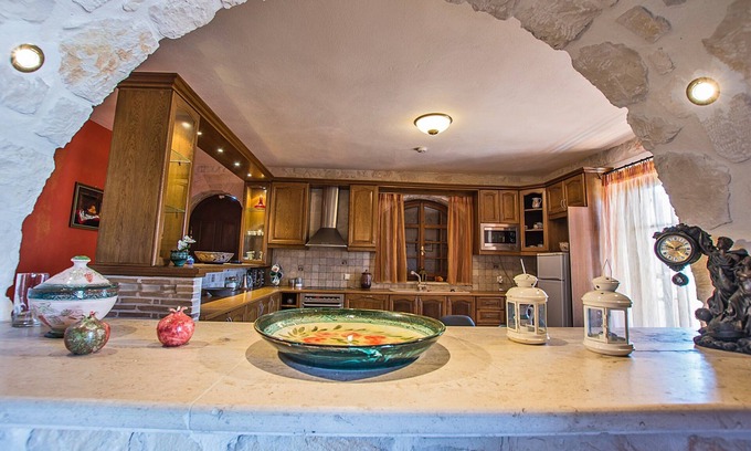 Koiliomenos Apartment | The Vivian - Luxury Stone Villa