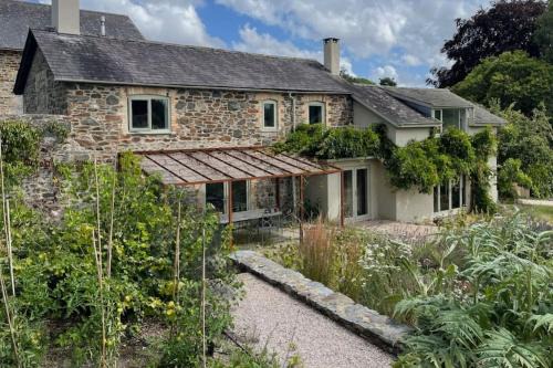 Totnes House | The Walled Garden