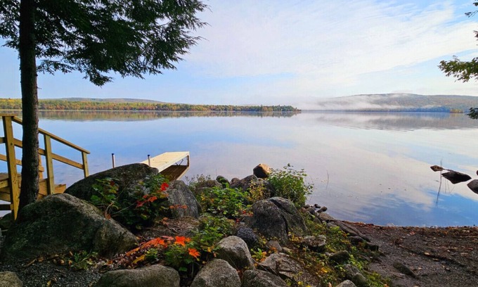 Hartland Cabin | The Water's Edge|Peaceful Lakeside Cabin