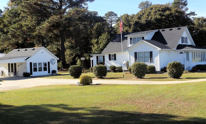 Harbinger House | The Waterfield Place is a lovely 8 person home on 5 acres near the Outer Banks.