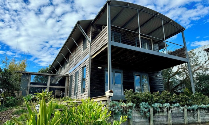 Shoalhaven House | The Watershed: Absolute Beachfront, 3 Bedrooms, Pet Friendly, Hot Tub. Sleep 10.