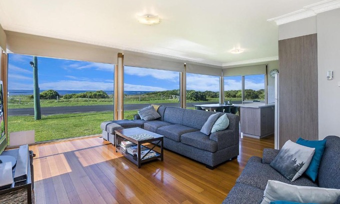 Port Fairy House | The Waves