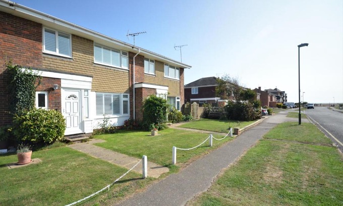 Rustington House | The Waves